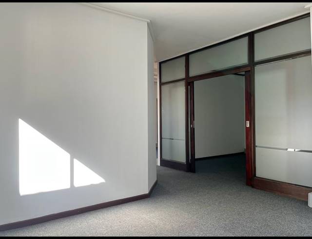BUSINESS PROPERTY TO RENT IN CLAREMONT